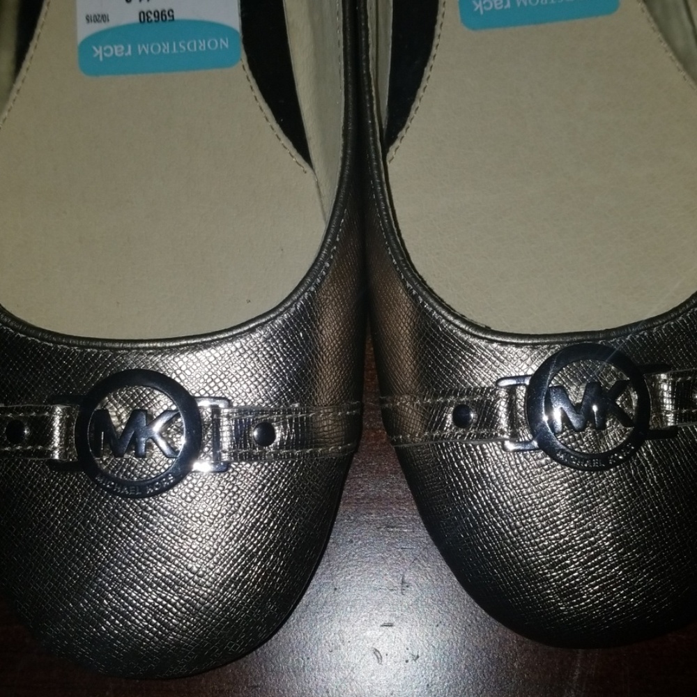 NWT Michael Kors nickel flats